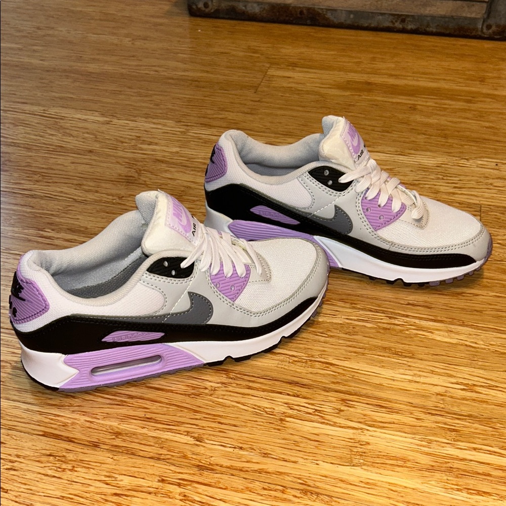 NWOT Nike Women's Lavender and Black Sneakers
